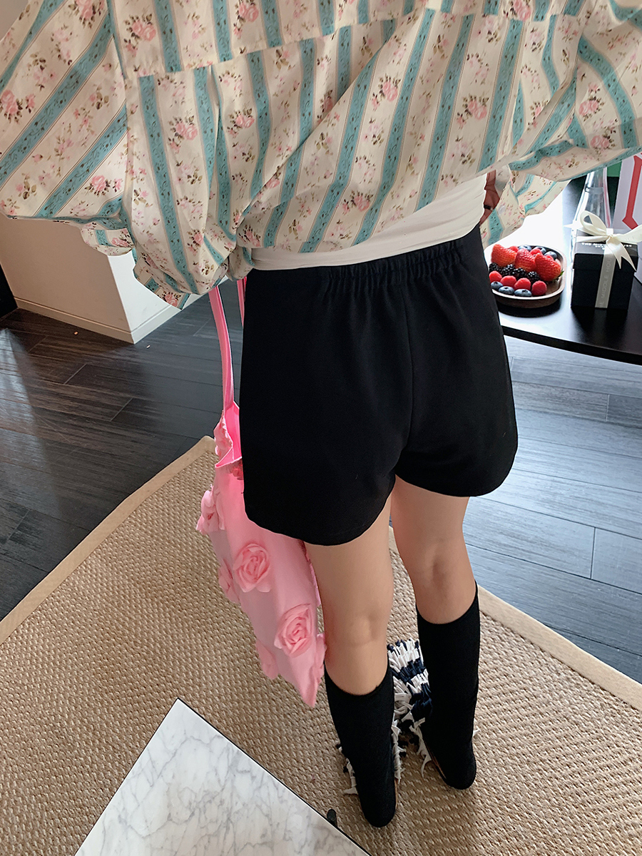 High Waist Casual Loose Black Shorts with Gold Butterfly Knot Cutout for Women - Spring/Summer 2025 Fashion Trend High Waist Casual Loose Black Shorts with Gold Butterfly Knot Cutout for Women - Spring/Summer 2025 Fashion Trend