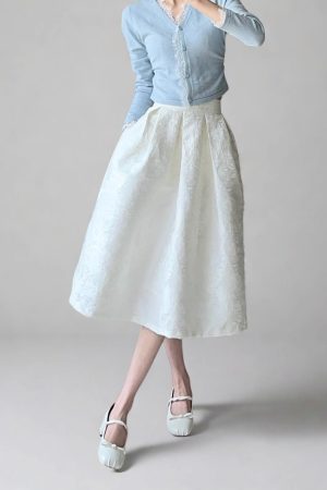 High-Waisted Black Vintage Jacquard Puff Skirt - Women's A-Line Half Skirt in Elegant Chinese Style, Slimming Design for a Chic Look