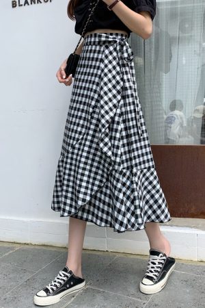 High-Waisted Irregular A-Line Plaid Skirt for Women with Curvy Hips and Thighs - Summer Fashion Essential