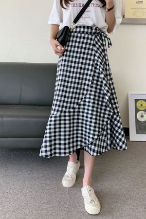 High-Waisted Irregular A-Line Plaid Skirt for Women with Curvy Hips and Thighs - Summer Fashion Essential
