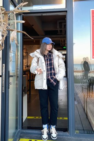 High-Waisted Plus-Size Ripped Straight-Leg Black Jeans, Stretchy Slimming Nine-Point Tapered Pants for Versatile Y2K Style