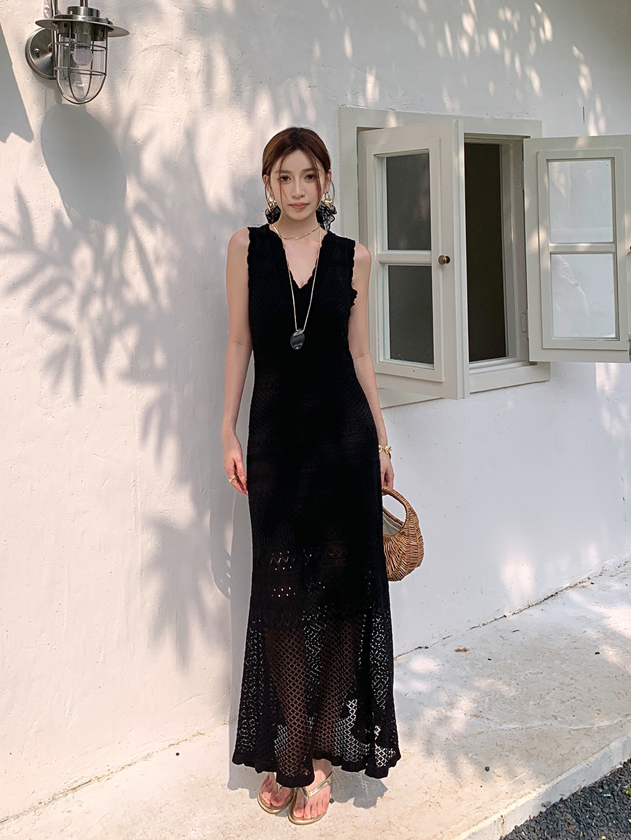 High-Waisted V-Neck Tencel Knit Hollow Dress - Slim Fit Long Skirt for Women, Perfect for Spring and Summer Style High-Waisted V-Neck Tencel Knit Hollow Dress - Slim Fit Long Skirt for Women, Perfect for Spring and Summer Style