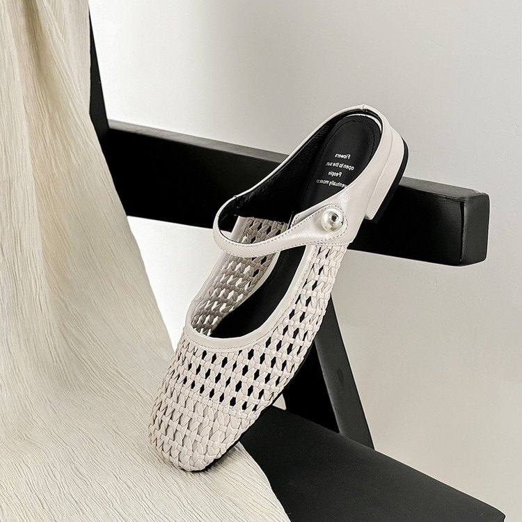 Hollow Woven One-Strap Low-Heeled Sandals for Women - Trendy Open-Toe Slippers in Italian Style, Perfect for Casual Outfits Hollow Woven One-Strap Low-Heeled Sandals for Women - Trendy Open-Toe Slippers in Italian Style, Perfect for Casual Outfits