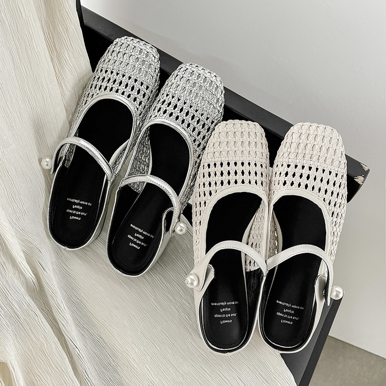 Hollow Woven One-Strap Low-Heeled Sandals for Women - Trendy Open-Toe Slippers in Italian Style, Perfect for Casual Outfits Hollow Woven One-Strap Low-Heeled Sandals for Women - Trendy Open-Toe Slippers in Italian Style, Perfect for Casual Outfits