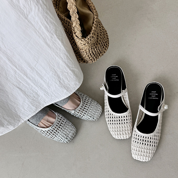 Hollow Woven One-Strap Low-Heeled Sandals for Women - Trendy Open-Toe Slippers in Italian Style, Perfect for Casual Outfits Hollow Woven One-Strap Low-Heeled Sandals for Women - Trendy Open-Toe Slippers in Italian Style, Perfect for Casual Outfits