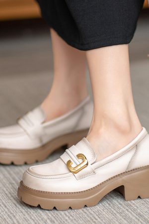 Italian-Style Soft-Soled Shoes with Metal Details â€“ Comfortable Leather Footwear for All-Day Wear