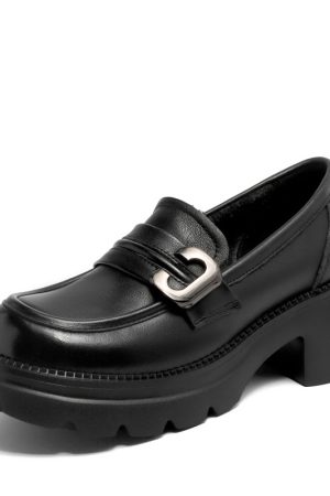 Italian-Style Soft-Soled Shoes with Metal Details â€“ Comfortable Leather Footwear for All-Day Wear