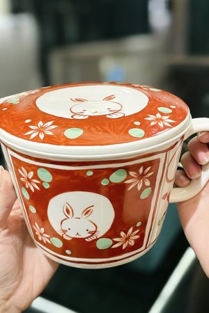 Japanese Hand-Painted Ceramic Noodle Bowl with Cute Cartoon Rabbit Handle and Lid - Perfect for Student Dorms and Home Decor