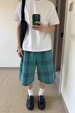 Japanese-Style Retro Blue Check Loose Shorts for Men and Women - Summer High Street Casual Five-Point Shorts, Couples' Versatile Fashion