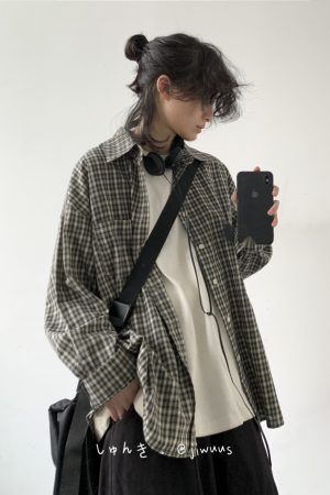 Japanese-style Retro Plaid Long Sleeve Shirt Jacket for Men and Women, Unisex Loose Fit, Versatile City Boy Style for Spring and Autumn