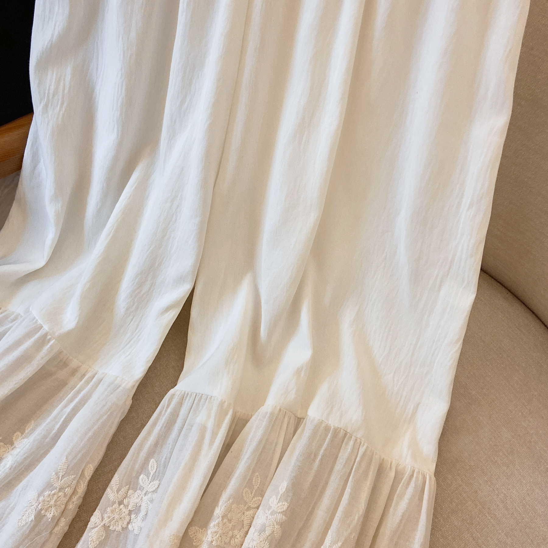 Japanese-Style Wide-Leg Pants for Women, Elegant Artistic Design with Elastic Waist and Layered Water-Soluble Lace Trim, Nine-Point Length Japanese-Style Wide-Leg Pants for Women, Elegant Artistic Design with Elastic Waist and Layered Water-Soluble Lace Trim, Nine-Point Length