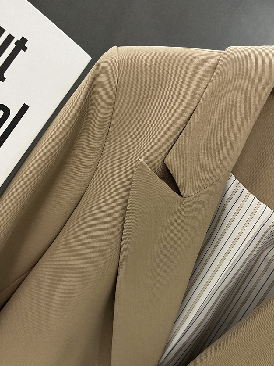 Khaki Women's Blazer Jacket - High-End British College Style for Spring and Autumn 2025, Trendy Small Suit Jacket Khaki Women's Blazer Jacket - High-End British College Style for Spring and Autumn 2025, Trendy Small Suit Jacket