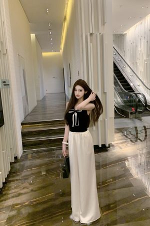 Knitted Neck-Hanging Vest Top with Built-In Chest Pad - Stylish and Comfortable Design for Effortless Layering