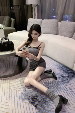 Knitted Slim-Fit Vest - Luna Lona 221 Pure Desire Design, Trendy Layering Piece for Chic Outfits