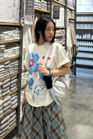 Korean Floral Graffiti Design Loose Fit Heavyweight Cotton Short Sleeve T-Shirt for Women - Casual Versatile Style