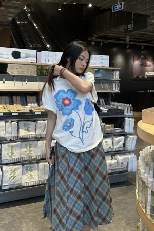 Korean Floral Graffiti Design Loose Fit Heavyweight Cotton Short Sleeve T-Shirt for Women - Casual Versatile Style