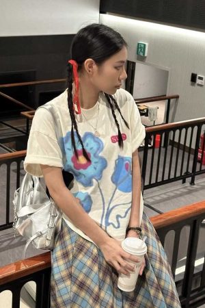Korean Floral Graffiti Design Loose Fit Heavyweight Cotton Short Sleeve T-Shirt for Women - Casual Versatile Style