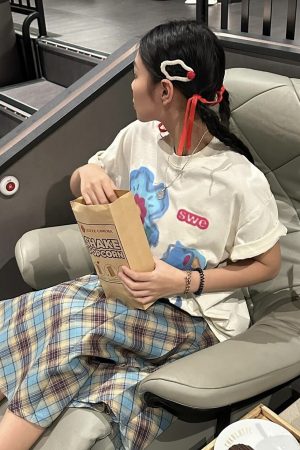 Korean Floral Graffiti Design Loose Fit Heavyweight Cotton Short Sleeve T-Shirt for Women - Casual Versatile Style