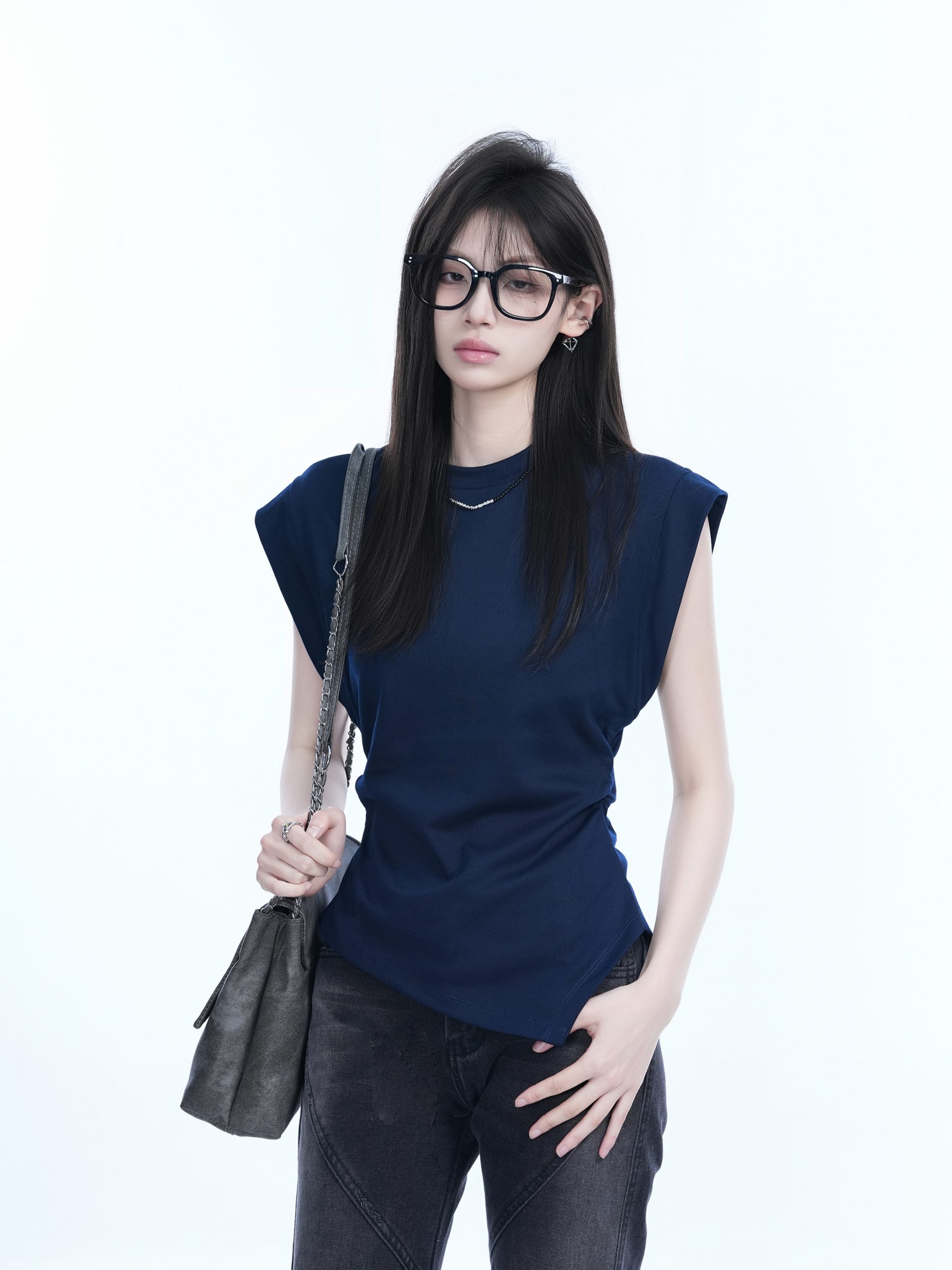 Korean High-End Sleeveless T-Shirt for Women, Slim Fit with Irregular Hem, Trendy Design - Perfect for Casual Chic Looks Korean High-End Sleeveless T-Shirt for Women, Slim Fit with Irregular Hem, Trendy Design - Perfect for Casual Chic Looks