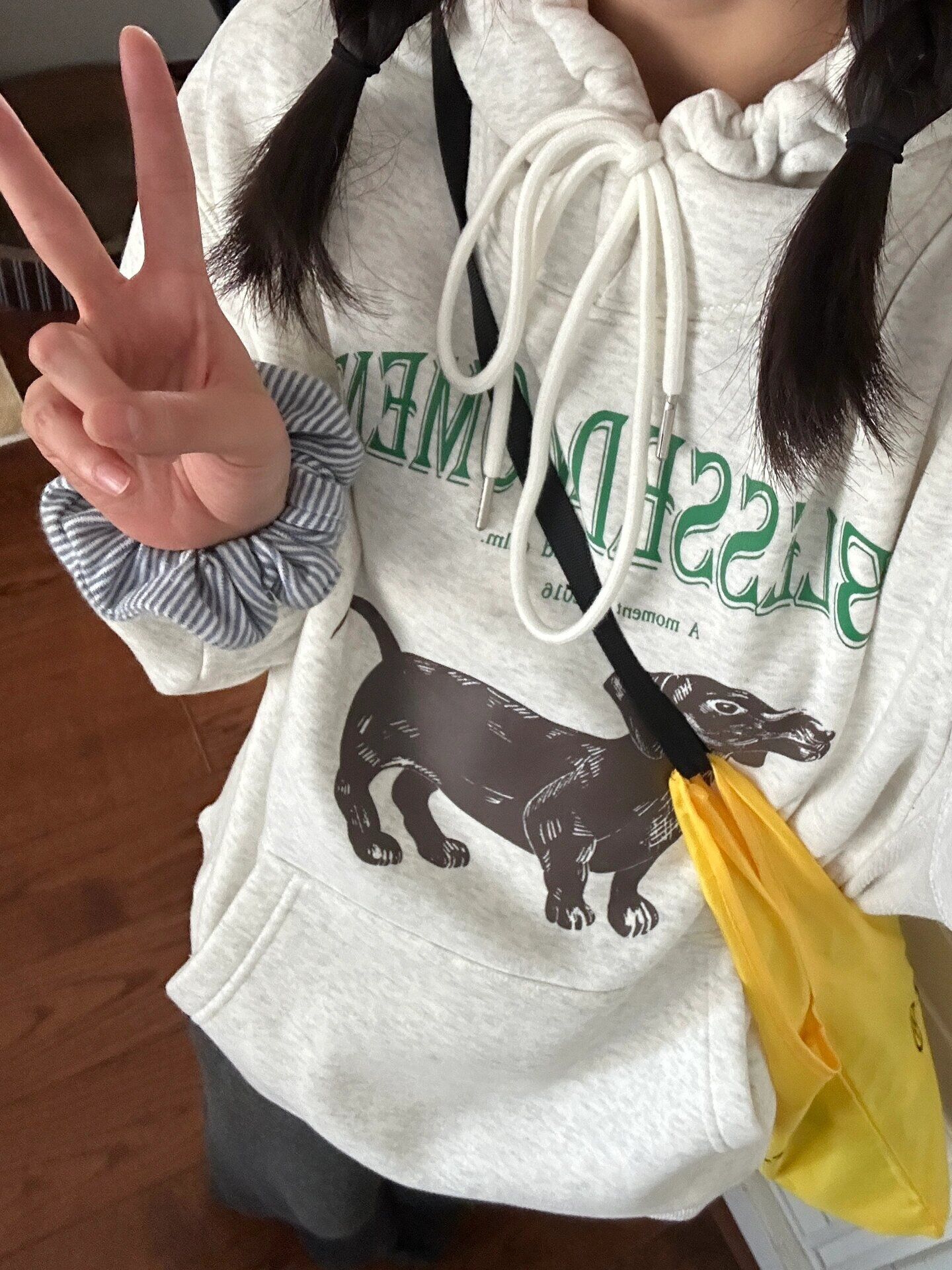 Korean Style Casual Loose Fit Color-Blocking Top with Youthful Dog Cartoon Print - Pure Cotton Comfort Korean Style Casual Loose Fit Color-Blocking Top with Youthful Dog Cartoon Print - Pure Cotton Comfort