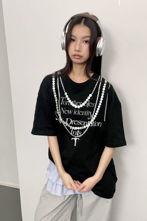 Korean Style Casual Unisex T-Shirt with Slogan Print and Pearl Necklace Design, Loose Fit Pure Cotton for Comfortable Everyday Wear