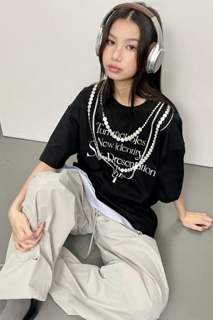 Korean Style Casual Unisex T-Shirt with Slogan Print and Pearl Necklace Design, Loose Fit Pure Cotton for Comfortable Everyday Wear