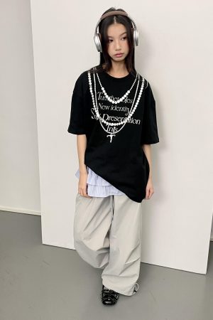 Korean Style Casual Unisex T-Shirt with Slogan Print and Pearl Necklace Design, Loose Fit Pure Cotton for Comfortable Everyday Wear