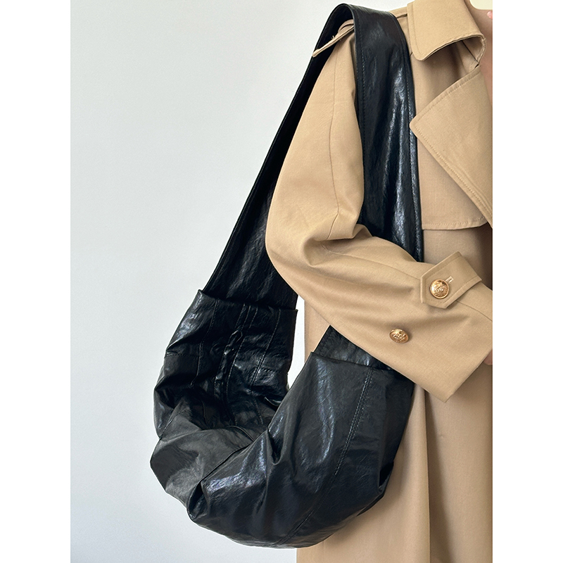 Korean Style Casual Wind Horn Bag - Large Capacity Wrinkled Shoulder Crossbody Commuter Versatile Dumpling Bag Korean Style Casual Wind Horn Bag - Large Capacity Wrinkled Shoulder Crossbody Commuter Versatile Dumpling Bag