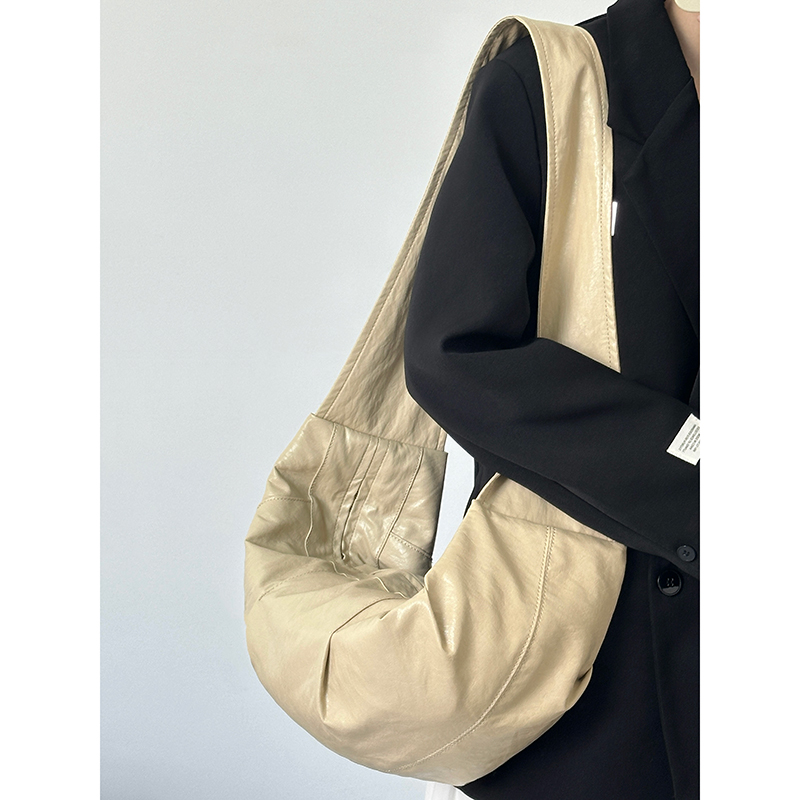 Korean Style Casual Wind Horn Bag - Large Capacity Wrinkled Shoulder Crossbody Commuter Versatile Dumpling Bag Korean Style Casual Wind Horn Bag - Large Capacity Wrinkled Shoulder Crossbody Commuter Versatile Dumpling Bag
