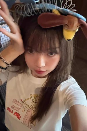 Korean Style Cupid Cartoon Print Off-Shoulder Cropped Slim-Fit Lightweight Cotton Short-Sleeve T-Shirt for Trendy Looks