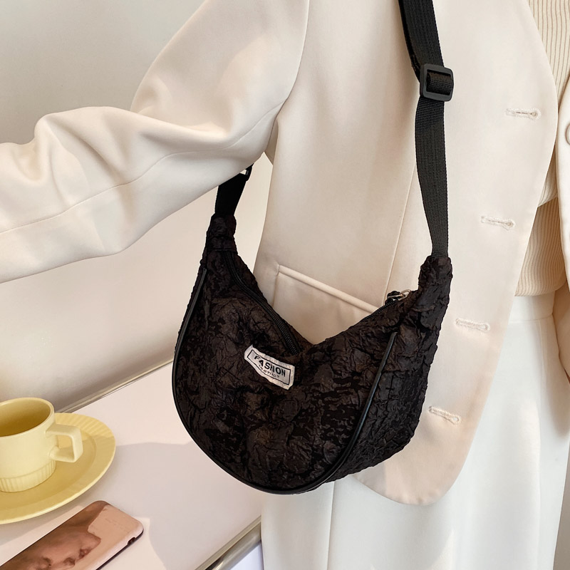 Korean Style Dumpling-Shaped Women's Crossbody Canvas Bag, Retro Niche Design, Versatile Nylon Shoulder Bag Korean Style Dumpling-Shaped Women's Crossbody Canvas Bag, Retro Niche Design, Versatile Nylon Shoulder Bag