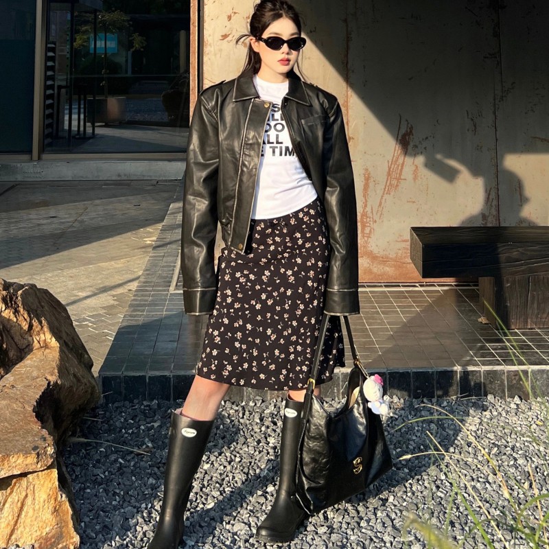 Korean Style Floral Bodycon Half Skirt for Women - Elegant Elastic Waist A-Line Short Skirt for Spring and Summer Fashion Korean Style Floral Bodycon Half Skirt for Women - Elegant Elastic Waist A-Line Short Skirt for Spring and Summer Fashion