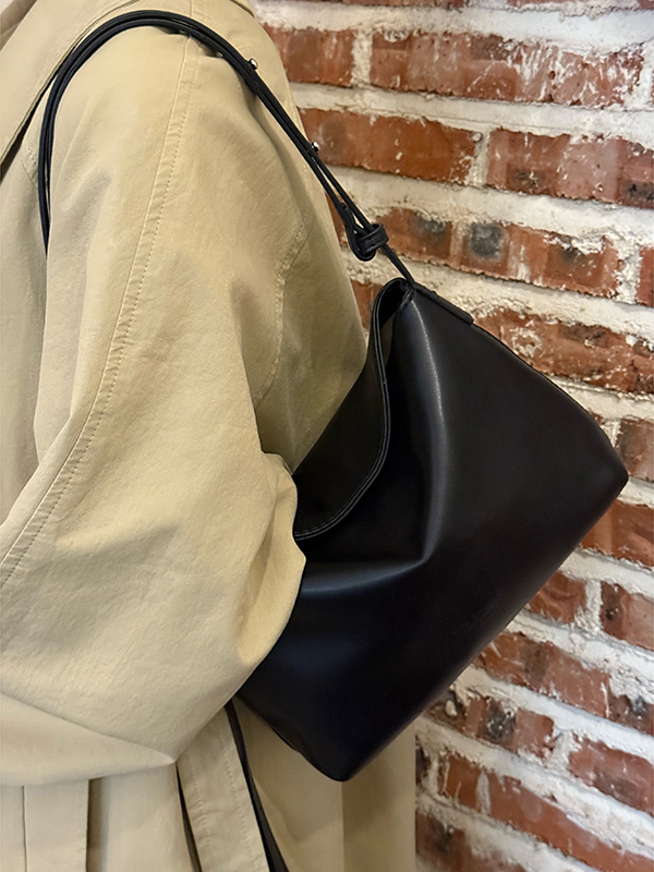 Korean-Style High-End Soft Leather Tote Bag 2025 - Minimalist Shoulder & Crossbody Handbag for Niche Fashion Lovers Korean-Style High-End Soft Leather Tote Bag 2025 - Minimalist Shoulder & Crossbody Handbag for Niche Fashion Lovers