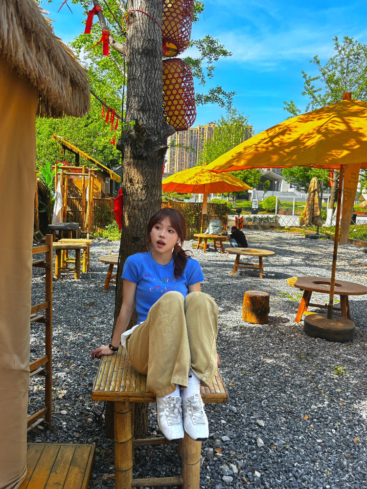 Korean Style Knitted Short Sleeve Slim Fit T-Shirt with Letter Embroidery - Blue Cropped College Style for Summer Korean Style Knitted Short Sleeve Slim Fit T-Shirt with Letter Embroidery - Blue Cropped College Style for Summer