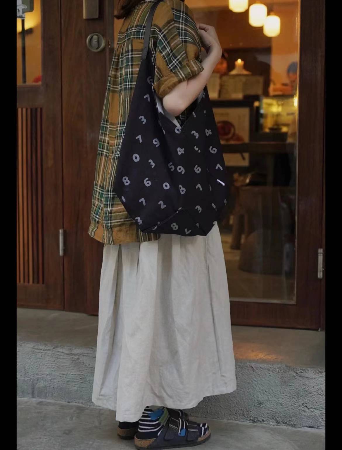 Korean-Style Large Capacity Casual Tote Bag, Versatile Underarm Design, Minimalist Hexagonal Canvas for Digital Commuting Korean-Style Large Capacity Casual Tote Bag, Versatile Underarm Design, Minimalist Hexagonal Canvas for Digital Commuting