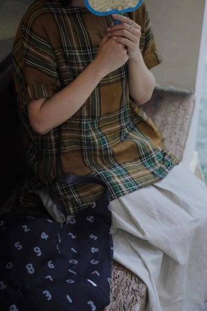 Korean-Style Large Capacity Casual Tote Bag, Versatile Underarm Design, Minimalist Hexagonal Canvas for Digital Commuting