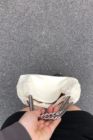 Korean Style Large Capacity Chain Tote Bag for Women - Trendy Underarm Shoulder Bag for Commuting and Daily Use 2023