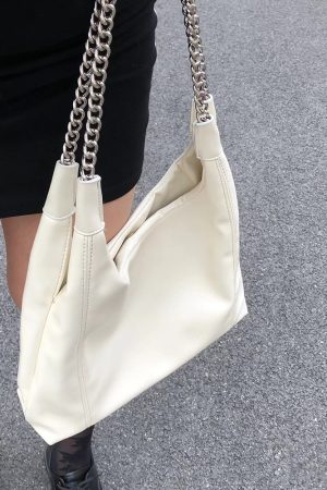 Korean Style Large Capacity Chain Tote Bag for Women - Trendy Underarm Shoulder Bag for Commuting and Daily Use 2023