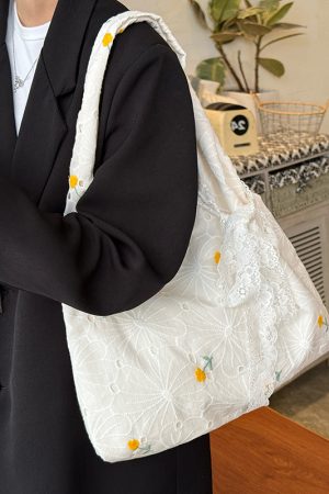Korean-Style Large-Capacity Daisy Lace Flower Canvas Tote Bag for Women - Chic Commuting Underarm Shoulder Bag