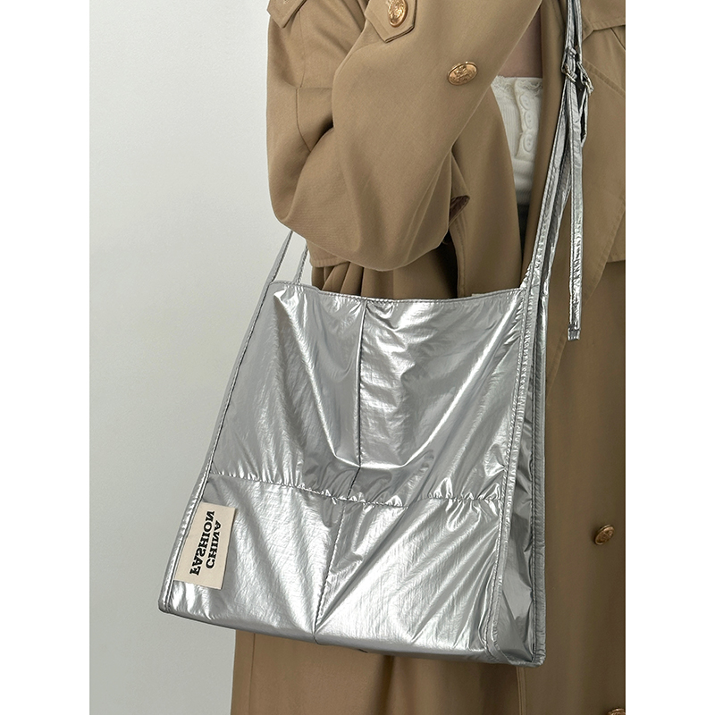 Korean Style Large Capacity Tote Bag - Versatile Shoulder Crossbody Bag for Commuting and Daily Use Korean Style Large Capacity Tote Bag - Versatile Shoulder Crossbody Bag for Commuting and Daily Use