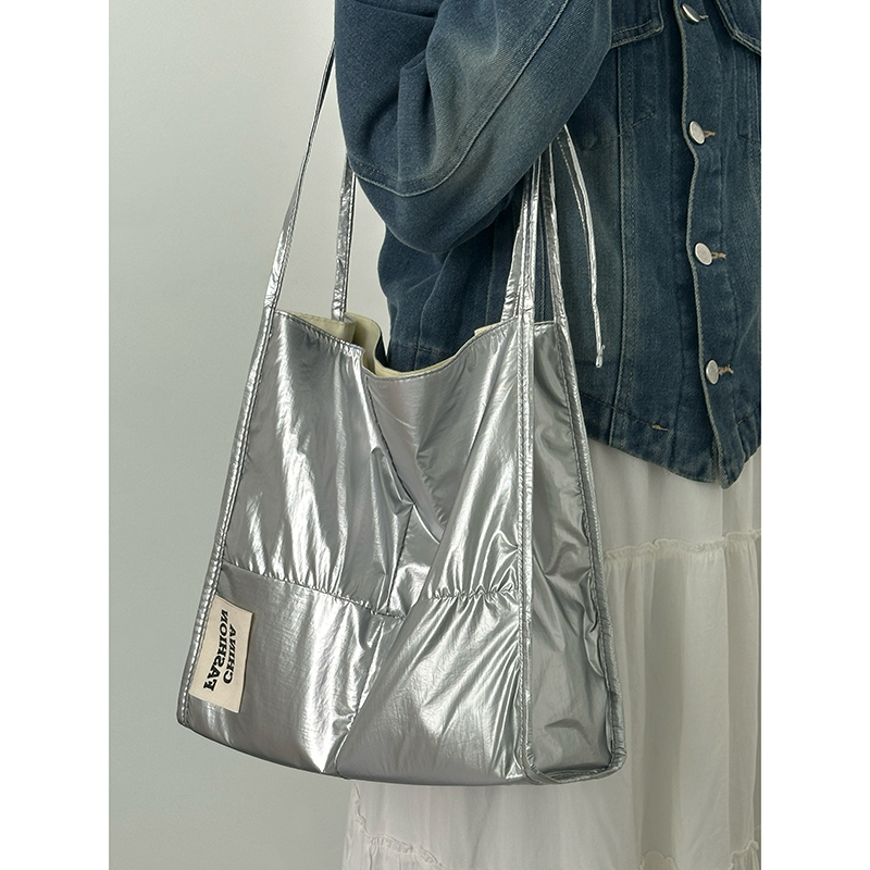 Korean Style Large Capacity Tote Bag - Versatile Shoulder Crossbody Bag for Commuting and Daily Use Korean Style Large Capacity Tote Bag - Versatile Shoulder Crossbody Bag for Commuting and Daily Use