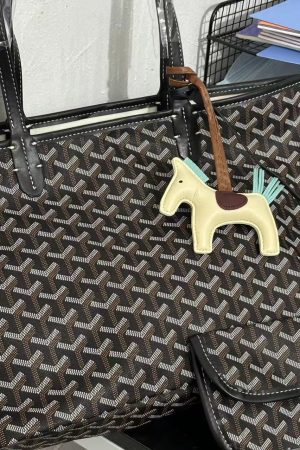 Korean-Style Lightweight Waterproof Shoulder Bag, Large Capacity Underarm Tote for Commuting, Business Trips, and Travel