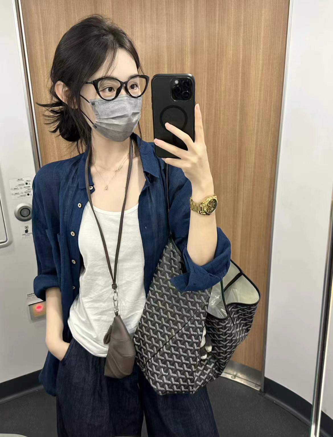 Korean-Style Lightweight Waterproof Shoulder Bag, Large Capacity Underarm Tote for Commuting, Business Trips, and Travel Korean-Style Lightweight Waterproof Shoulder Bag, Large Capacity Underarm Tote for Commuting, Business Trips, and Travel