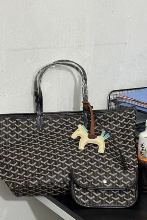 Korean-Style Lightweight Waterproof Shoulder Bag, Large Capacity Underarm Tote for Commuting, Business Trips, and Travel