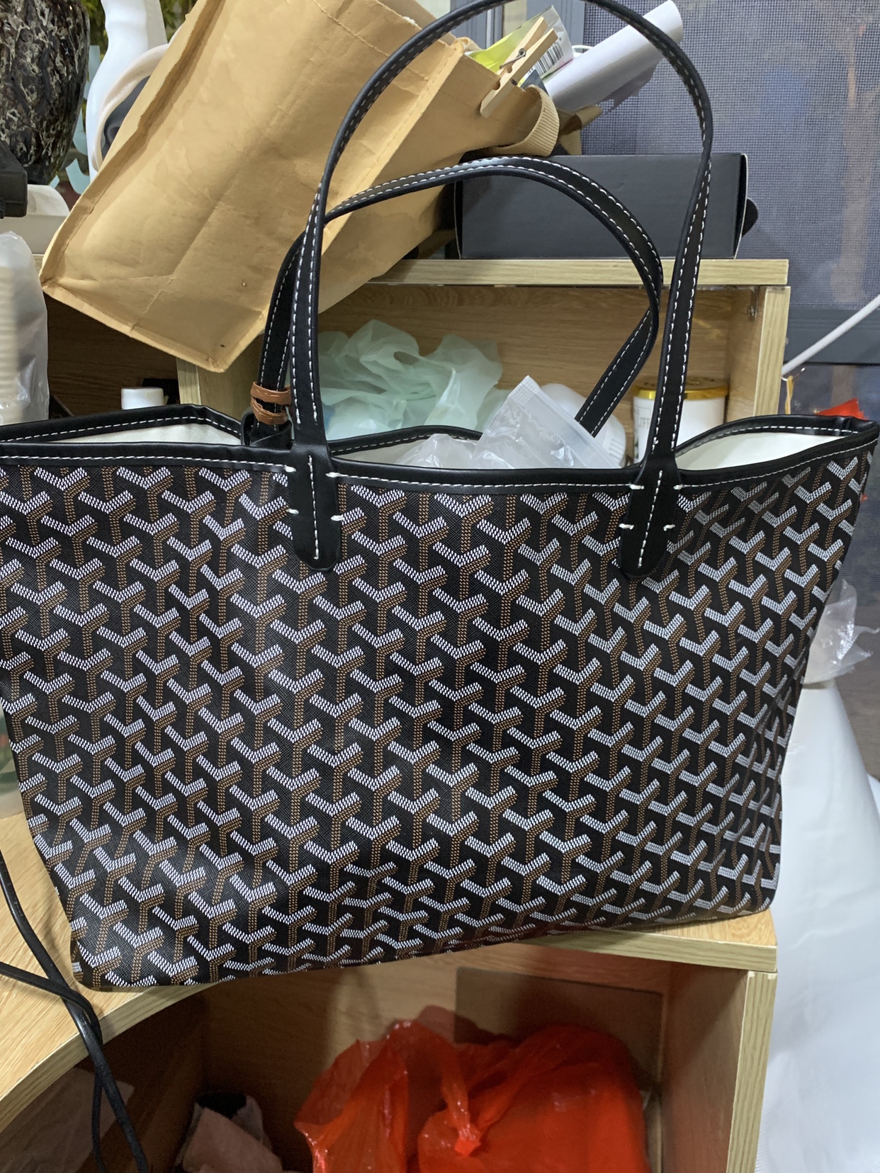 Korean-Style Lightweight Waterproof Shoulder Bag, Large Capacity Underarm Tote for Commuting, Business Trips, and Travel Korean-Style Lightweight Waterproof Shoulder Bag, Large Capacity Underarm Tote for Commuting, Business Trips, and Travel