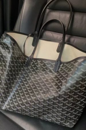 Korean-Style Lightweight Waterproof Shoulder Bag, Large Capacity Underarm Tote for Commuting, Business Trips, and Travel