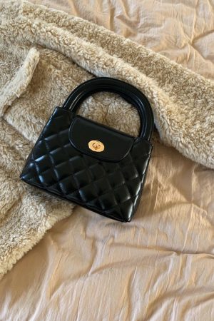 Korean-Style Minimalist Diamond-Patterned Small Crossbody Bag with Chain Handle - Trendy Fashionable Handheld Purse for 2024