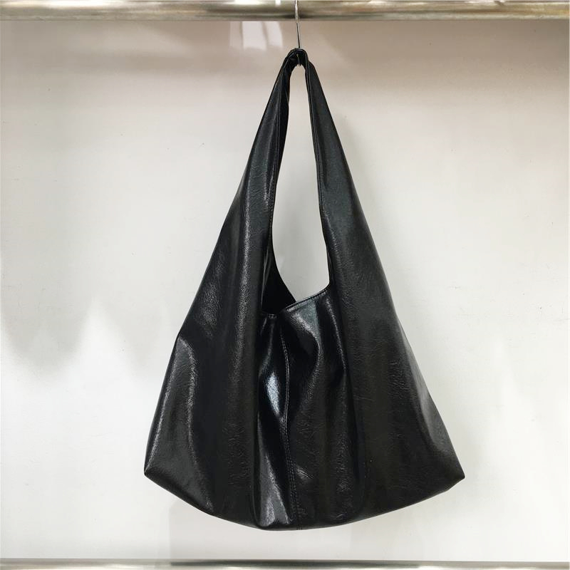 Korean Style Minimalist Large Capacity Tote Bag in High-Quality Silver Oil Wax Leather – Stylish Handheld Shoulder Bag for Everyday Use Korean Style Minimalist Large Capacity Tote Bag in High-Quality Silver Oil Wax Leather – Stylish Handheld Shoulder Bag for Everyday Use