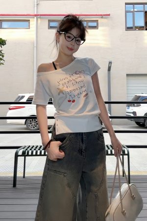 Korean Style Off-Shoulder Short Sleeve Summer Graffiti Print Split Hem Slim Fit Sexy T-Shirt - Trendy Women's Top