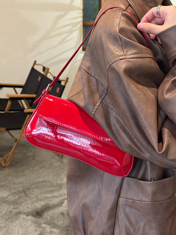 Korean Style Patent Leather Baguette Bag 2025 - Simple Underarm Shoulder Handbag for Commuting, Chic High-End Fashion Accessory Korean Style Patent Leather Baguette Bag 2025 - Simple Underarm Shoulder Handbag for Commuting, Chic High-End Fashion Accessory